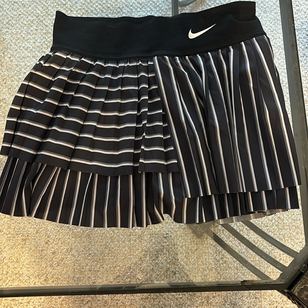 Nike Women's Black and White Skirt